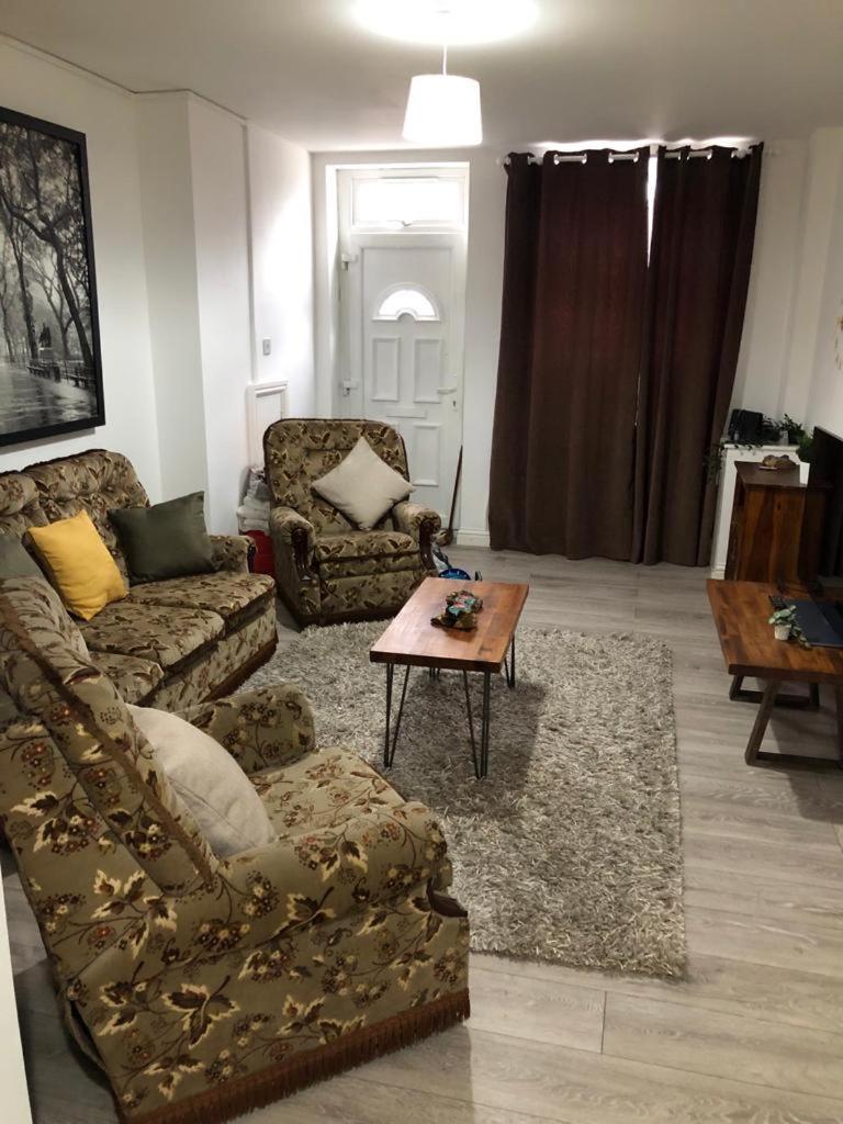 Alpha House Bed and Breakfast Londra Esterno foto