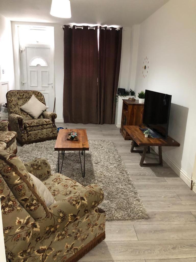 Alpha House Bed and Breakfast Londra Esterno foto