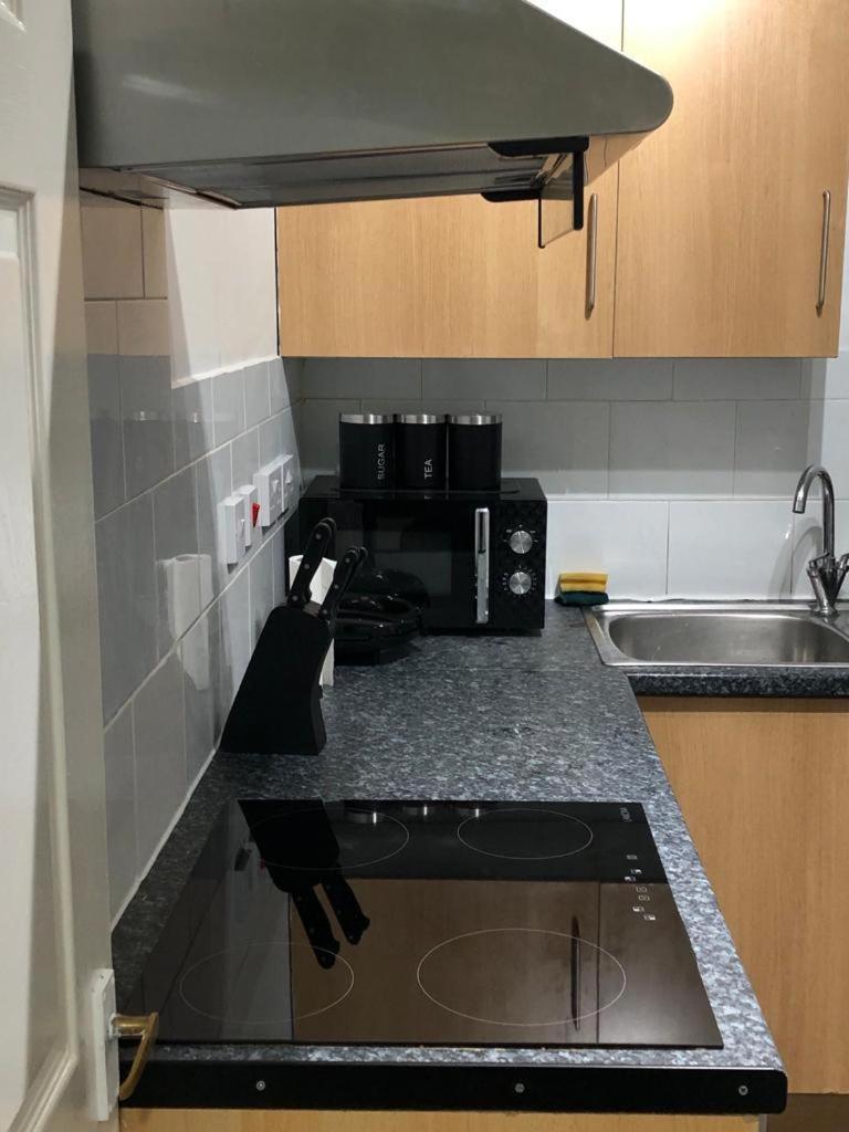 Alpha House Bed and Breakfast Londra Esterno foto