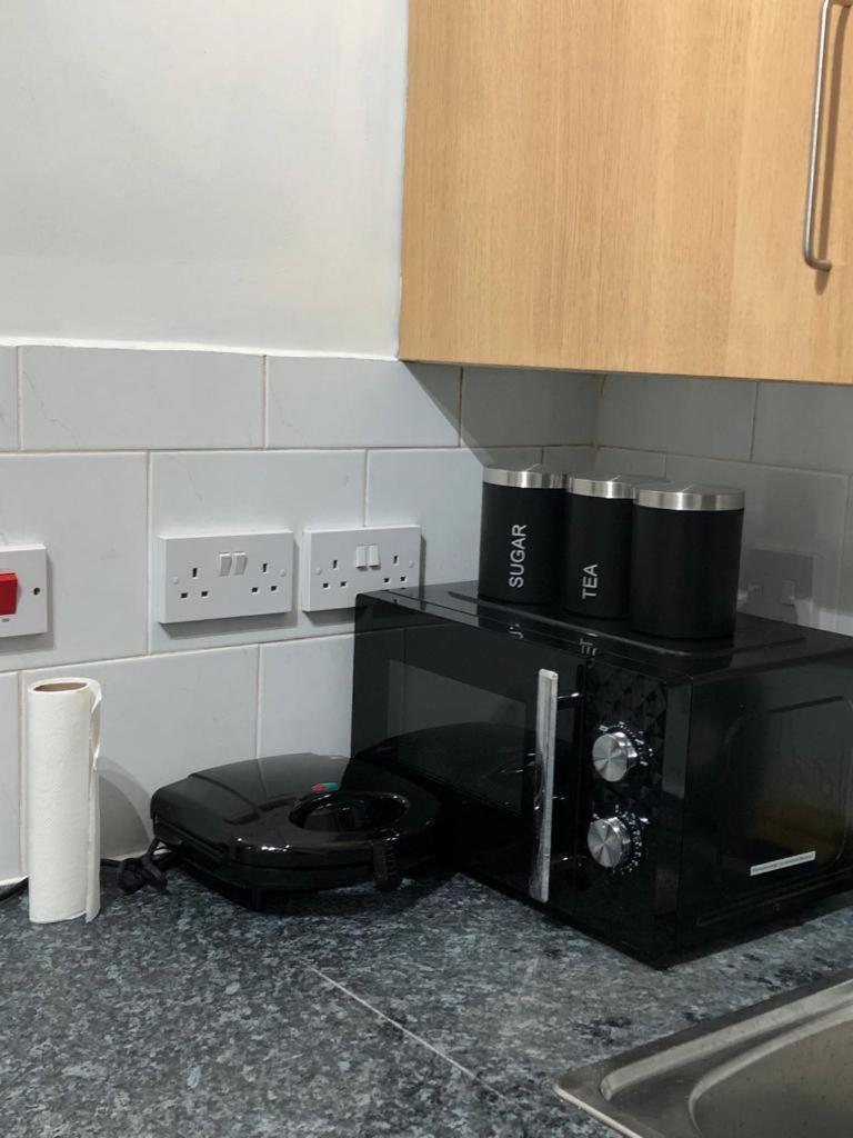 Alpha House Bed and Breakfast Londra Esterno foto