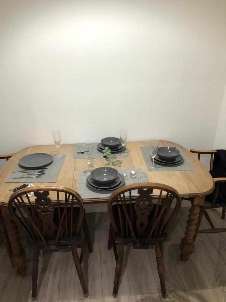 Alpha House Bed and Breakfast Londra Esterno foto