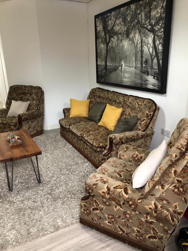 Alpha House Bed and Breakfast Londra Esterno foto