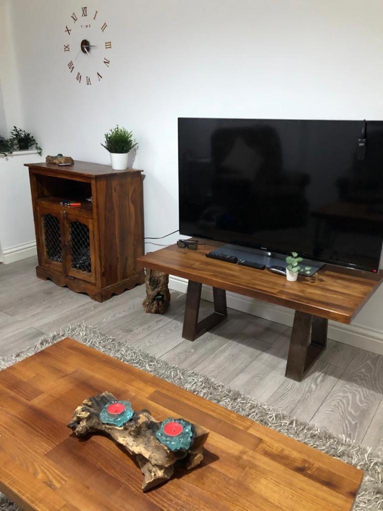 Alpha House Bed and Breakfast Londra Esterno foto