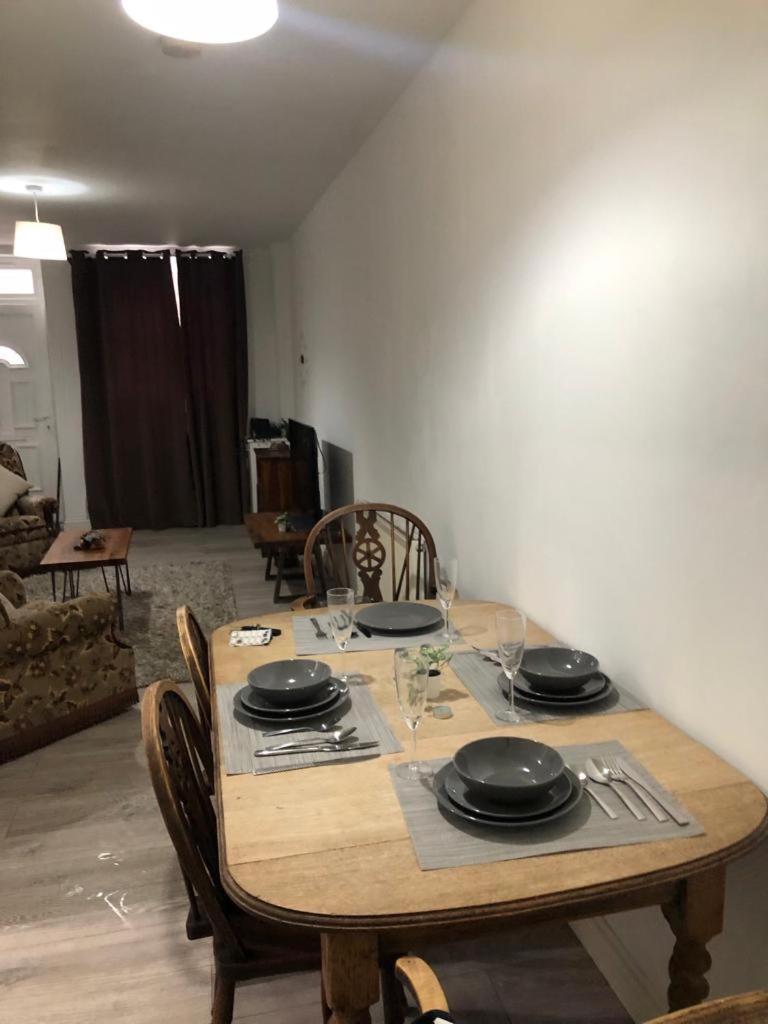 Alpha House Bed and Breakfast Londra Esterno foto