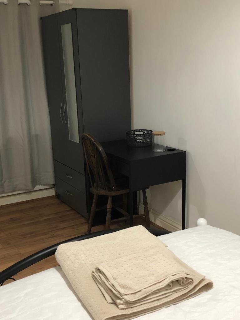 Alpha House Bed and Breakfast Londra Esterno foto