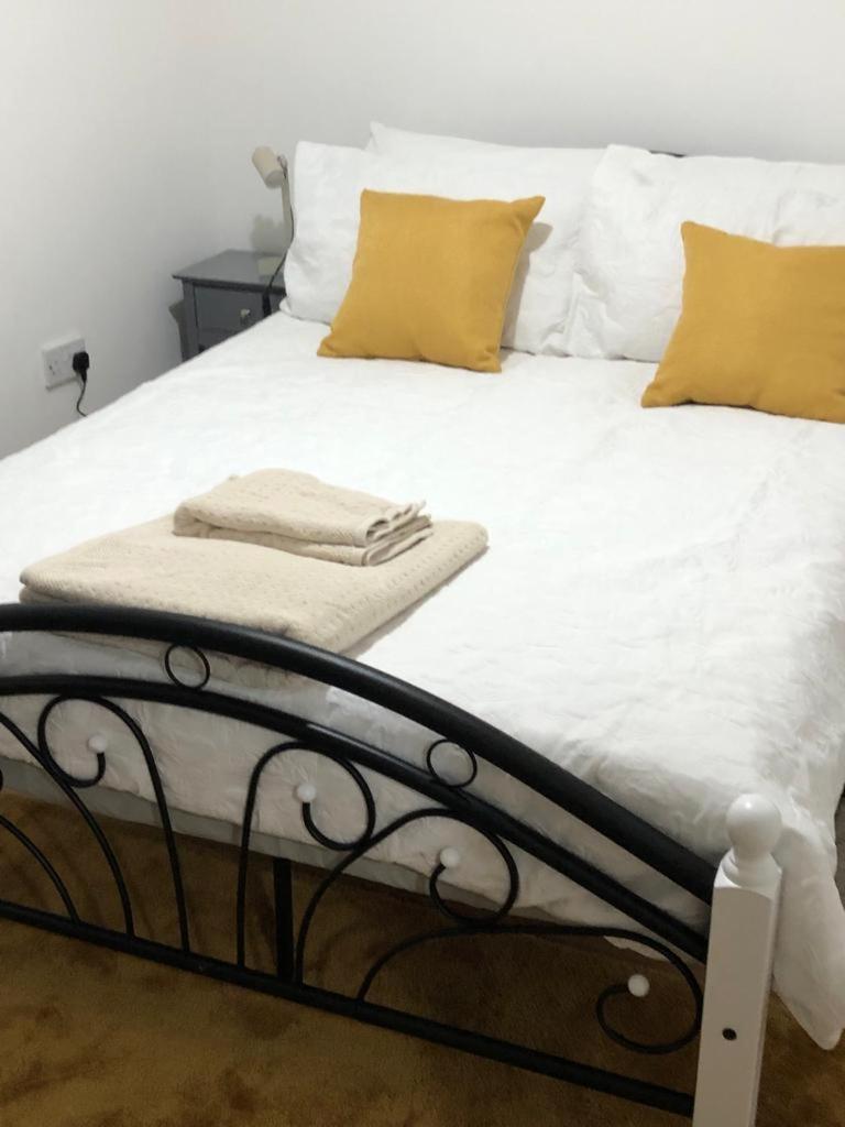 Alpha House Bed and Breakfast Londra Esterno foto