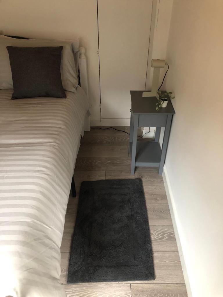 Alpha House Bed and Breakfast Londra Esterno foto