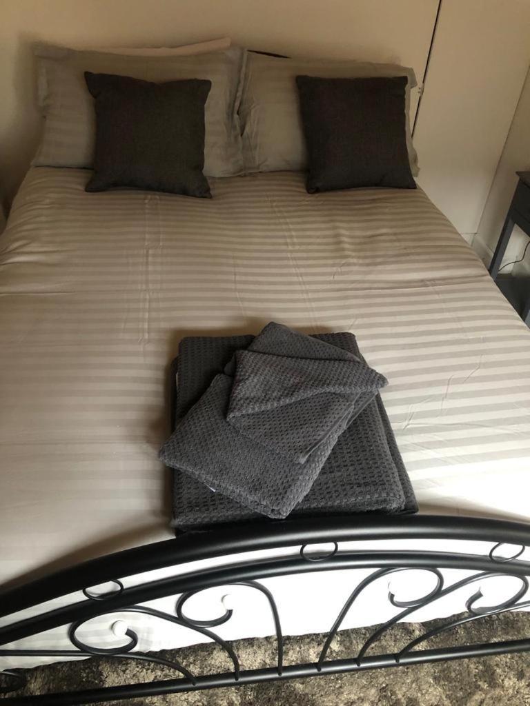 Alpha House Bed and Breakfast Londra Esterno foto