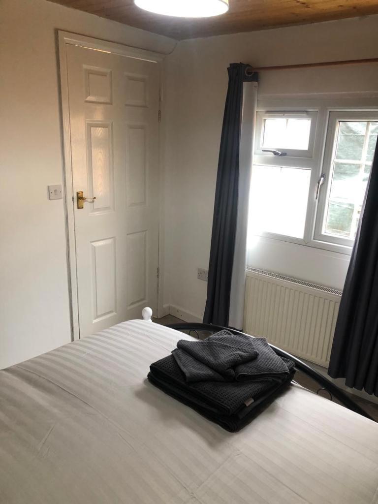 Alpha House Bed and Breakfast Londra Esterno foto