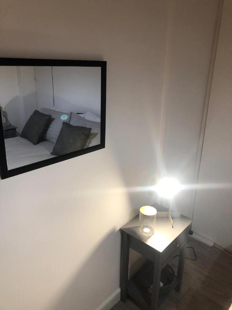 Alpha House Bed and Breakfast Londra Esterno foto