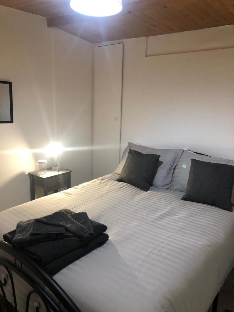 Alpha House Bed and Breakfast Londra Esterno foto